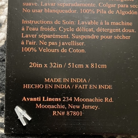 ONLY 2 LEFT! NWT AVANTI GHOST BLACK AND WHITE HALLOWEEN BATH MAT/RUG - Picture 6 of 8